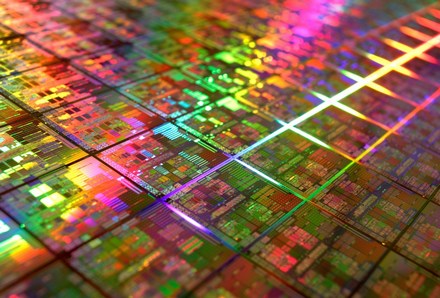 3 4 08 amd 45nm wafer1 - AMD Shanghai: 12 Núcleos com Hypertransport 3.0