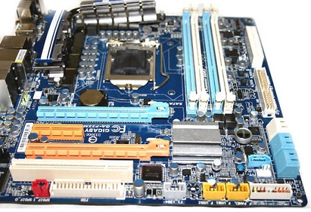 p55micro21 - Detalhes e imagens da nova placa ASUS P7P55D.