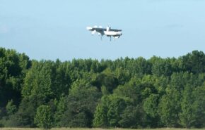 ID21978_600 Aeronave de ataque não tripulada é controlada por dois computadores de bordo rodando Linux