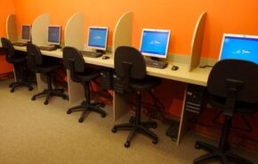 cybercafe Senado aprova projeto que obriga cyber-cafés e lan houses a manterem cadastro de usuários