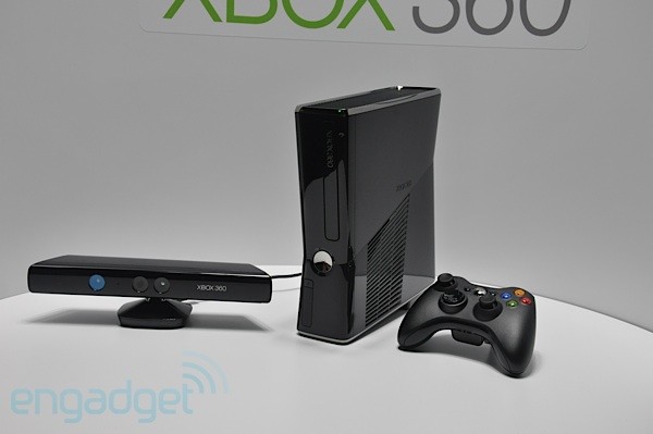 slim hands 01 top - Vem ai Xbox 360 Slim e o Natal agora chama (Kinect)