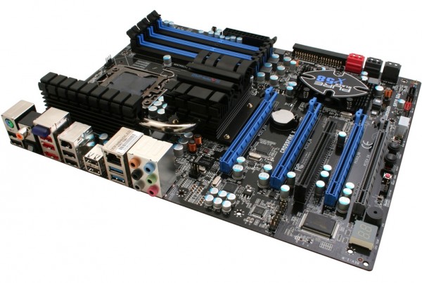 Sapphire PureBlack  X58 02 600x403 - Sapphire começa a vender placas Intel novamente com o Pure Black X58 e o Pure Black P67 Hydra
