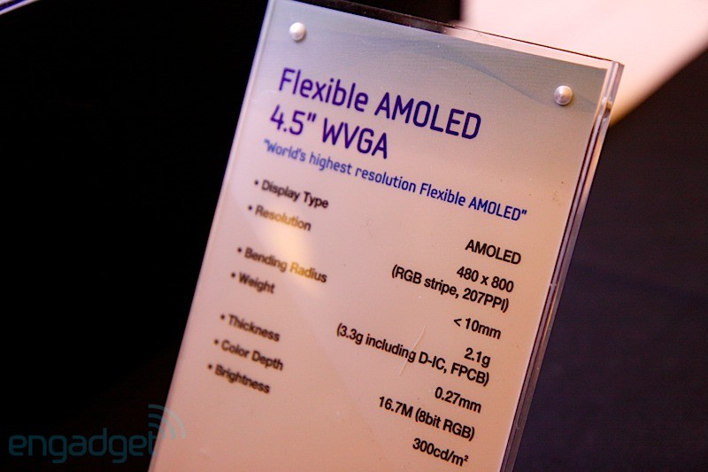 engadget2011 01 0705 00 13ces - Samsung desvela sua tela flexível AMOLED - #CES2011