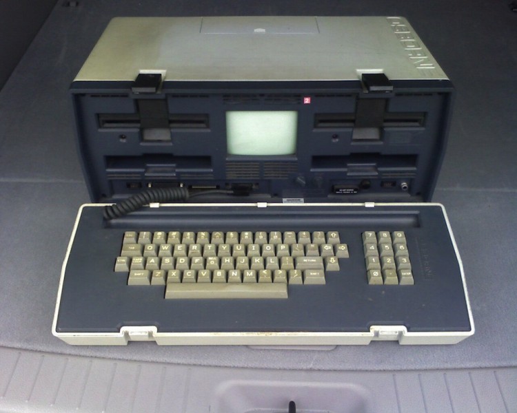 Osborne 1 750x600 - O primeiro notebook cumpre 30 anos
