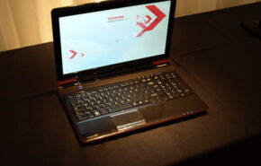 Toshiba Qosmio F750-10Q Toshiba Qosmio F750, o primeiro notebook 3D sem necessidade de óculos