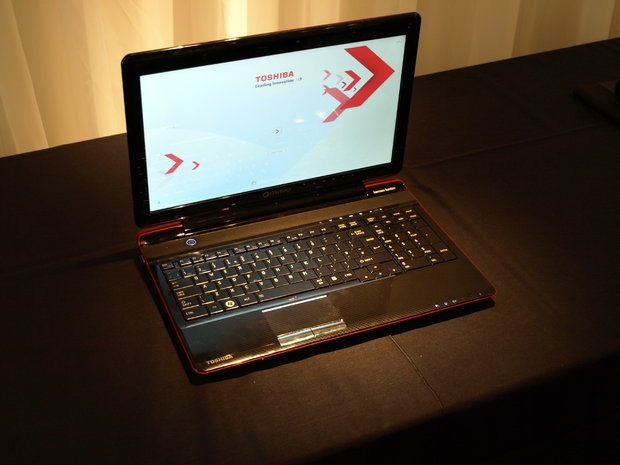 Toshiba Qosmio F750 10Q - Toshiba Qosmio F750, o primeiro notebook 3D sem necessidade de óculos