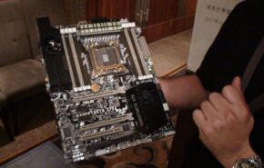 Nova placa mãe Asus Sabertooth X79