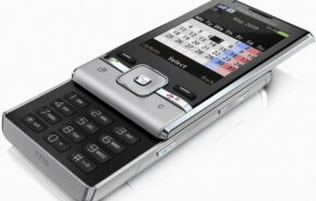 Sony Ericsson apresenta o T715.