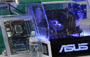 Placa ASUS P6X58, primeira com SATA 6 Gbps