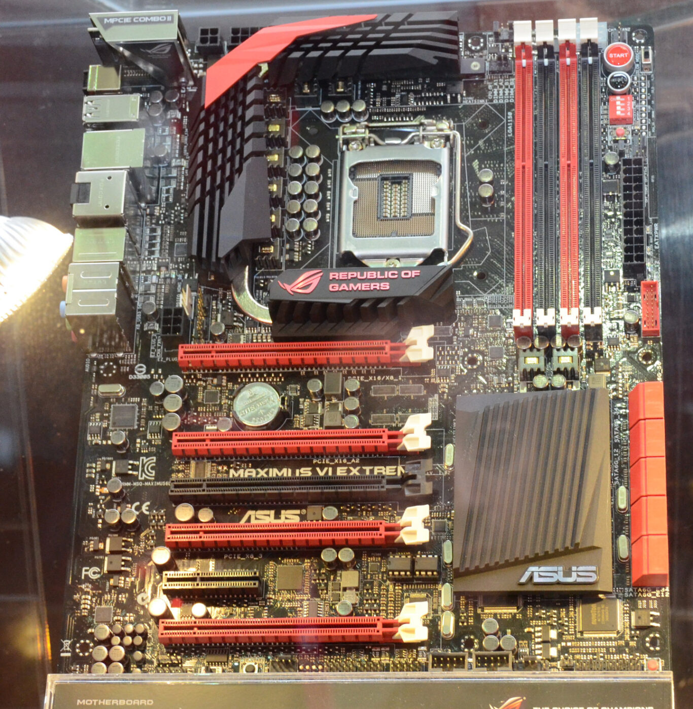 DSC 4662 1366x1398 - Computex 2013: placas ROG ASUS para Haswell